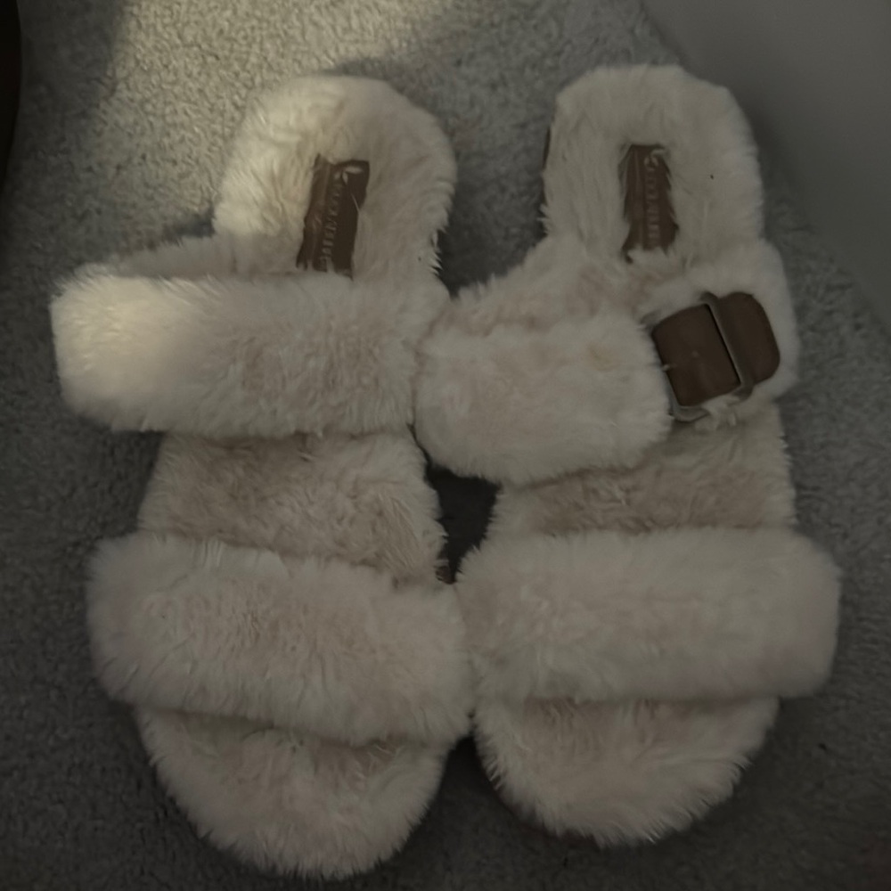 Koolaburra Cream Fuzzy Mules